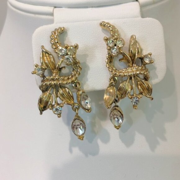 Vintage Gold Tone Sparkly Rhinestone Statement Clip On Earrings - Picture 1 of 12